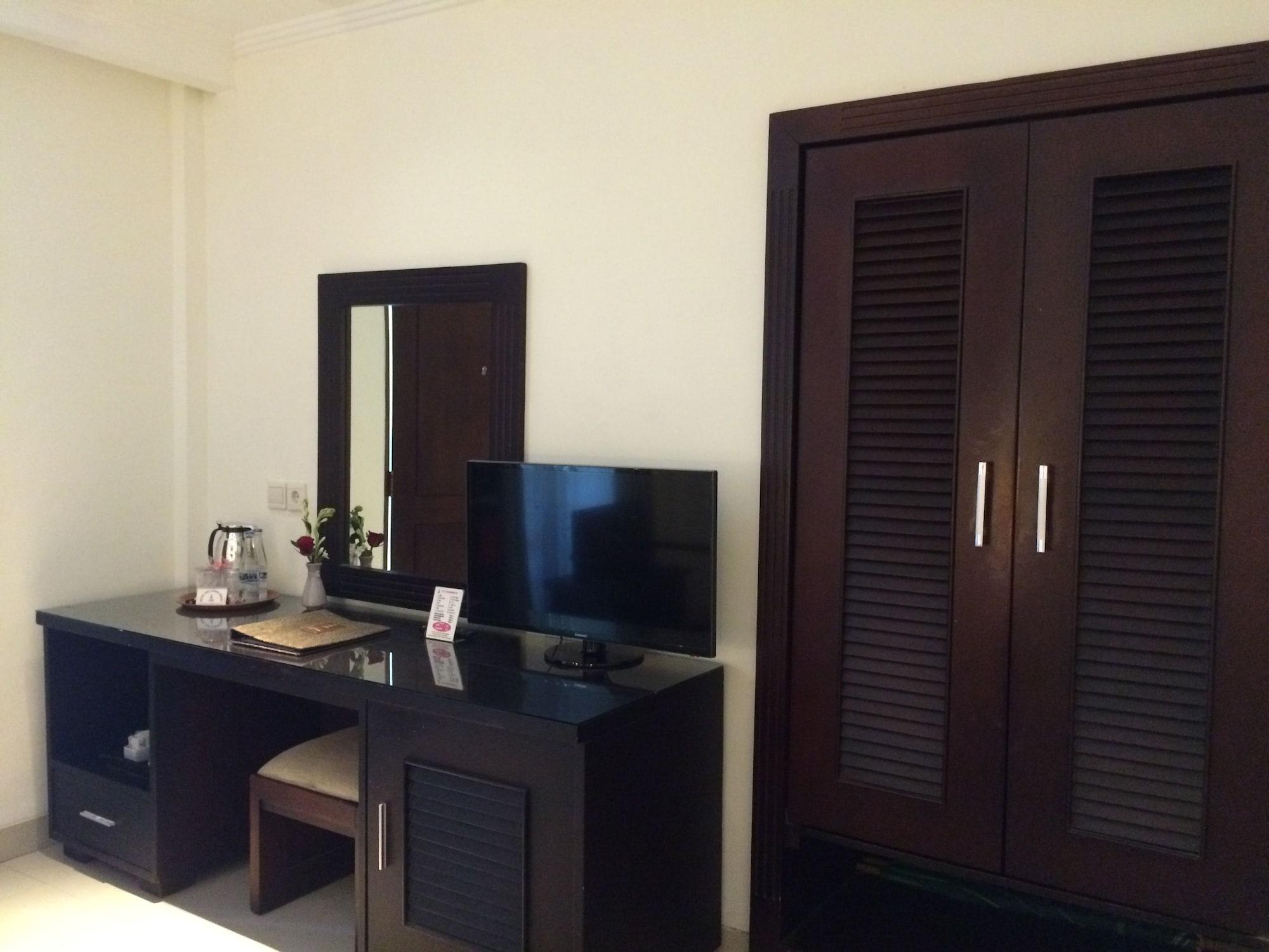 Puri Raja Hotel Legian Extérieur photo