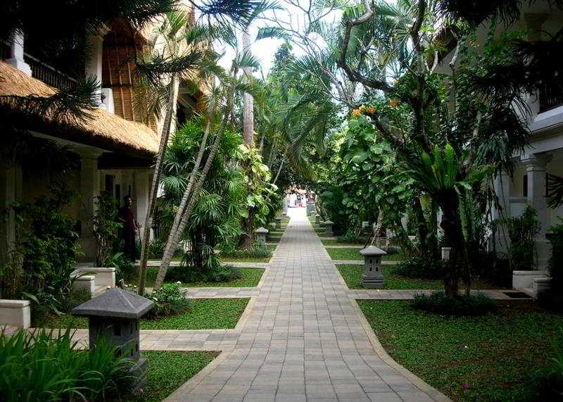 Puri Raja Hotel Legian Extérieur photo