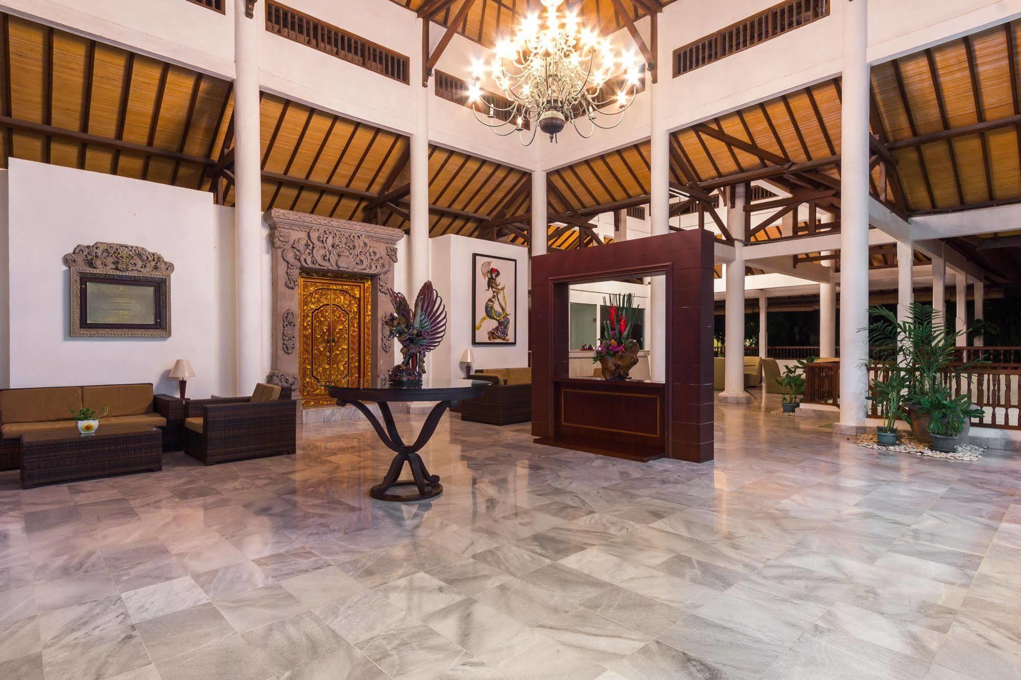 Puri Raja Hotel Legian Extérieur photo